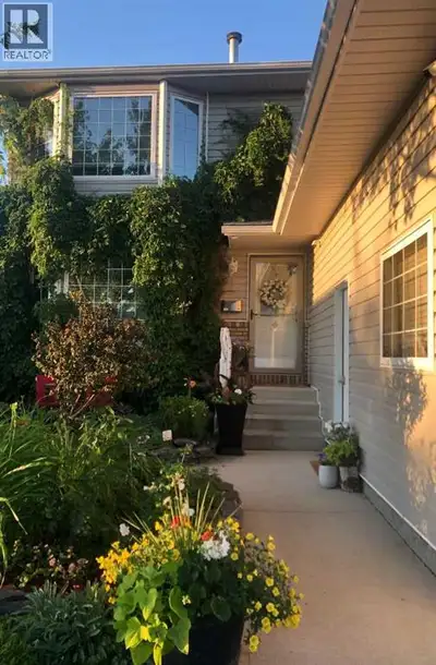 Good builders survive the test of time and this home was built by one of Medicine Hat's great builde...