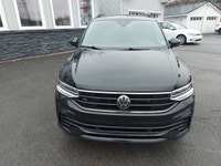 R-Line Black Edition 4Motioin All Wheel Drive Leather Interior Panoramic Sunroof Digital Cockpit App... (image 7)