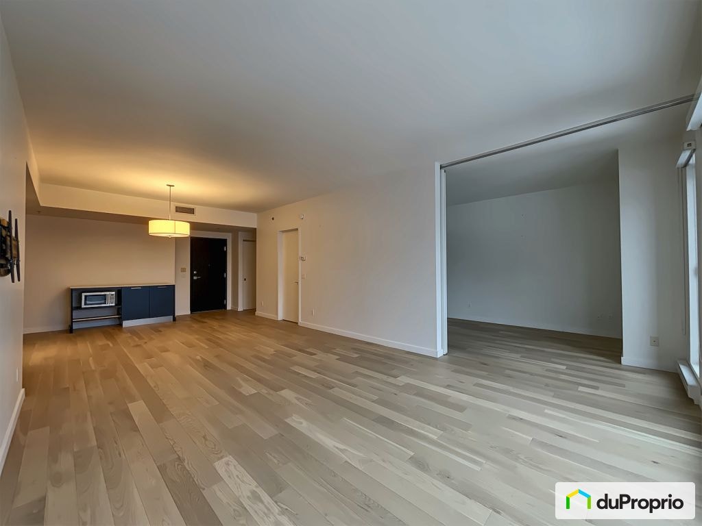 $450,000 - Condominium in Ville-Marie (downtown, old Mtl) — photo 1