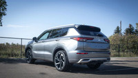 This Mitsubishi Outlander has a strong Regular Unleaded I-4 2.5 L/152 engine powering this Variable... (image 4)