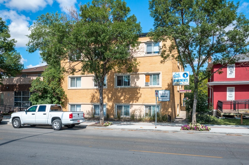 493 Corydon Ave Lady Adelle 2 Bedroom Long Term Rentals Winnipeg