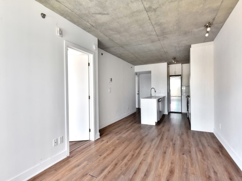 Condo appartement 1cc a louer/for rent VilleMarie metro BERRI