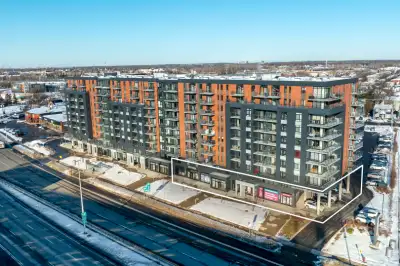 2987-2995 Boul. Taschereau, Longueuil Le prix est + TPS / TVQ. Opportunité d'investissement. Cet esp...