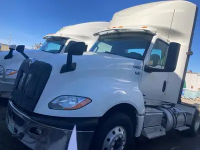 Stock #: V414067 Tandem Axle Day Cab Tractor, International A26 engine (475/475) HP, Eaton Fuller Ul...