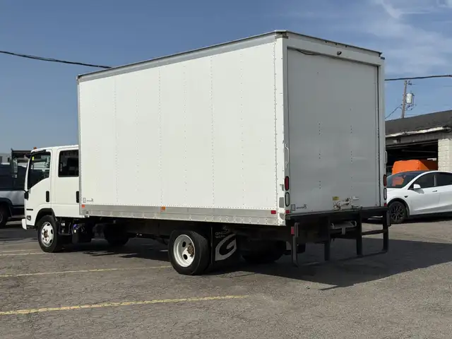 2022 Isuzu NRR CREW CAB | 16' BOX | LIFTGATE | DIESEL | 19500 GV in Cars & Trucks in Mississauga / Peel Region - Image 11