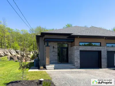 Jumelé plain-pied avec garage, comprenant 3 chambres. Une construction de Gestion Marc Breton. Propr...