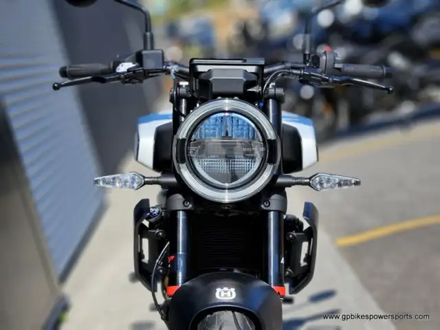 2024 Husqvarna Vitpilen 401 in Street, Cruisers & Choppers in Oshawa / Durham Region - Image 7