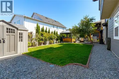 Welcome to this amazing Eagle Ridge 2-level 5 bd/4 bth family home, including legal 1-bd suite, tota...