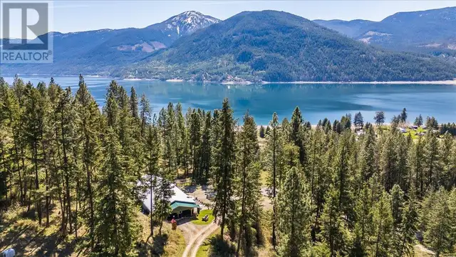 7465 Broadwater Road Castlegar, British Columbia in Houses for Sale in Nelson - Image 13