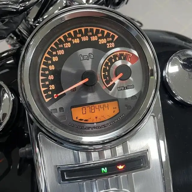 2012 Harley-Davidson FLHR Road King in Sport Touring in North Bay - Image 9