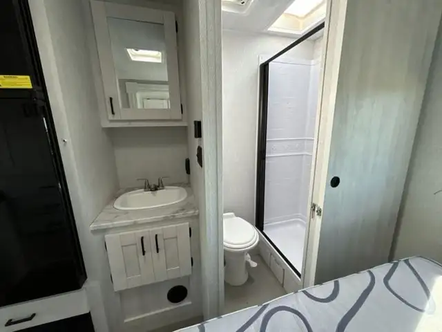 2023 EAST TO WEST Entrada 2200S in RVs & Motorhomes in Red Deer - Image 41