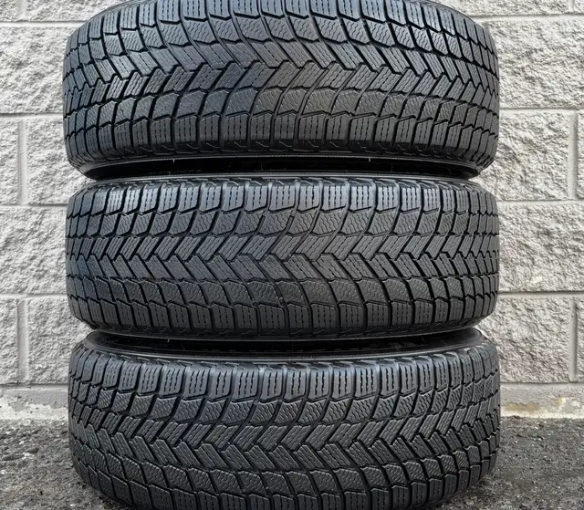 (98%) 4x 235/60R18 Michelin Winters w/ MB GLC Rims in Tires & Rims in City of Toronto - Image 4
