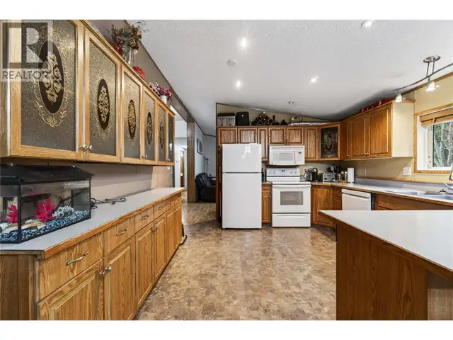 19 West Poirier Road Mara, British Columbia in Houses for Sale in Kamloops - Image 20