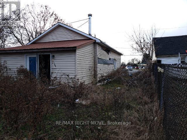 101 BAY ST N Leeds & the Thousand Island, Ontario in Houses for Sale in Kingston - Image 2