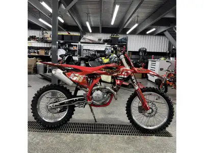 2025 GASGAS EX 350F GASGAS EX 350F 2025 Les photos peuvent être à titre indicatif et sans inscriptio...