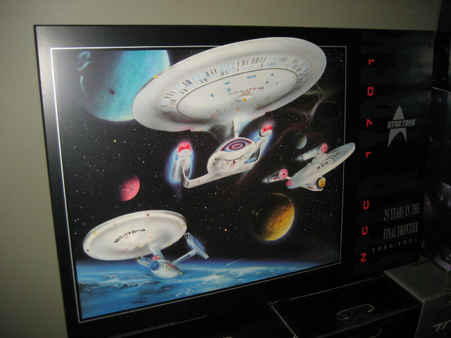 RARE STAR TREK LED Wall Hanging. Enterprise NCC-1701-D in Arts & Collectibles in Brantford - Image 3