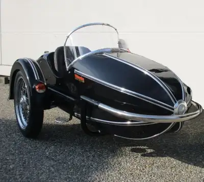 2025 Watsonian Grand Prix Sidecar. Price subject to applicable freight &. PDI. ($2 000) OPEN TUESDAY...