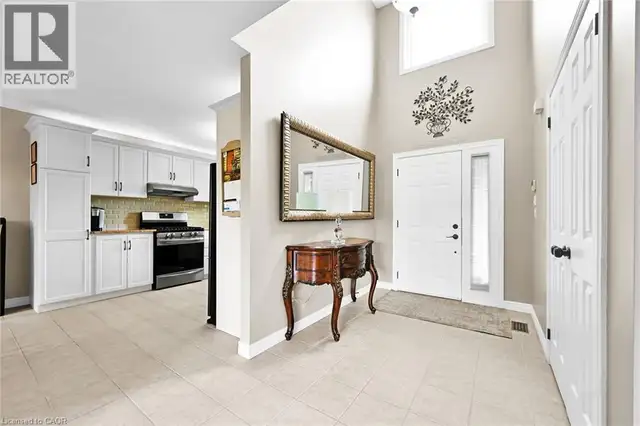 390 MOUNTAIN Road Grimsby, Ontario in Houses for Sale in Hamilton - Image 5