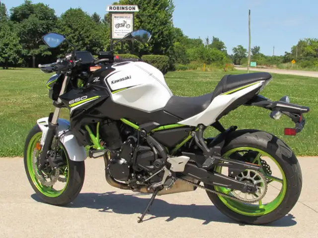 2021 Kawasaki Z650 ABS in Sport Bikes in Leamington - Image 4