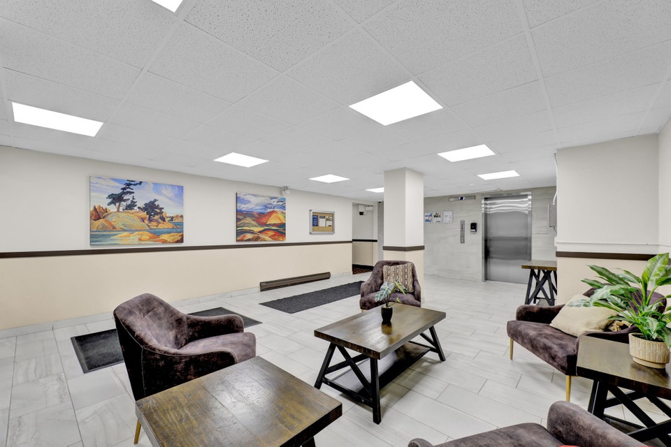 Governor House East and West Apartments - 2 Bedroom, 1 Bathroom 3