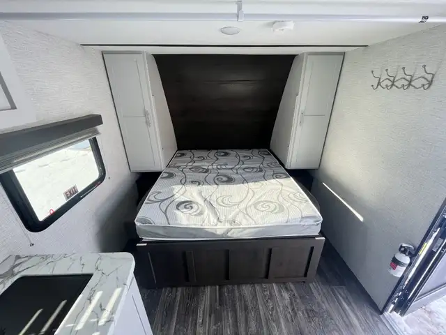 2021 KEYSTONE BULLET CROSSFIRE 2200BH21 (FINANCING AVAILABLE) in Travel Trailers & Campers in Kelowna - Image 13
