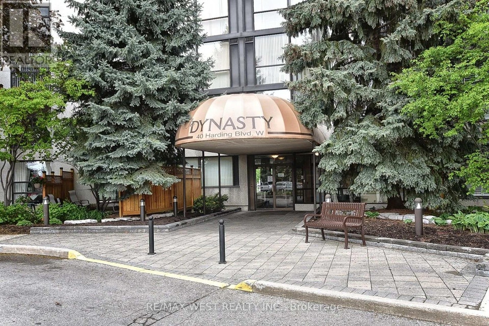 305 - 40 HARDING BOULEVARD W Richmond Hill (North Richvale), Ont 2