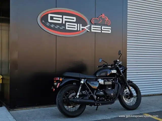 2017 Triumph Bonneville T100 Black Jet Black in Street, Cruisers & Choppers in Oshawa / Durham Region - Image 4