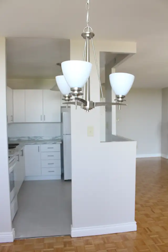 Spacious one bedroom apartment for rent in Long Term Rentals in Mississauga / Peel Region - Image 4
