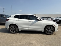 AMVIC Licensed Dealer * Panoramic Sunroof * Heated Front Leather Seats * HD Rear Vision Camera * Mem... (image 9)