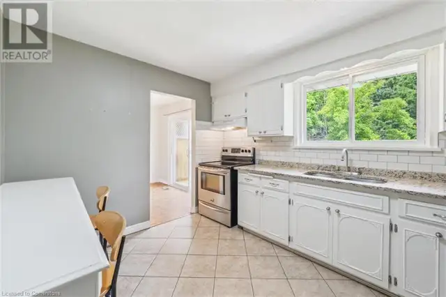 244 WESTWOOD Drive Kitchener, Ontario in Houses for Sale in Kitchener / Waterloo - Image 12