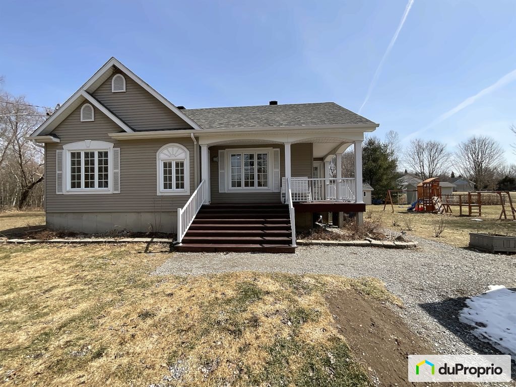 $479,900 - Bungalow for sale in Roxton Falls — photo 1