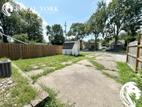 ** OPEN 24/7 - CALL: 437-561-9900 ** 3 Bedrooms + Den, 2 Bathrooms, Near Parks, Public Transportatio... (image 3)