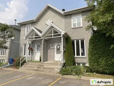 ***OFFRE D'ACHAT ACCEPTÉE LE 15 AOÛT*** Superbe propriété jumelée offrant une aire de vie ouverte et...