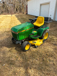 John Deere 260 lawn tractor
