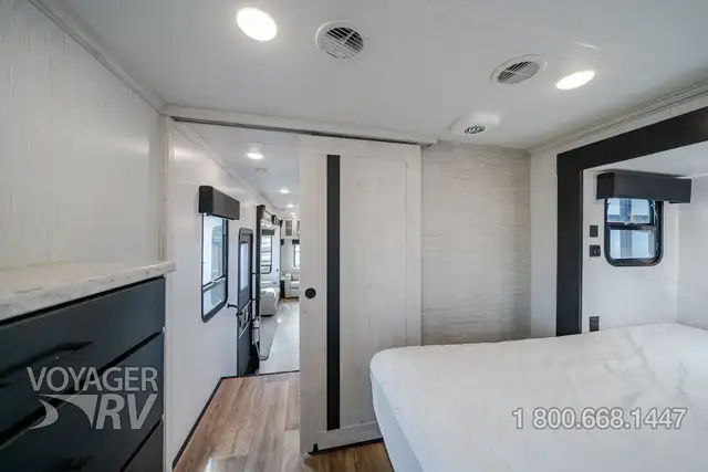 2023 Heartland Bighorn 3215RL in Travel Trailers & Campers in Kelowna - Image 32
