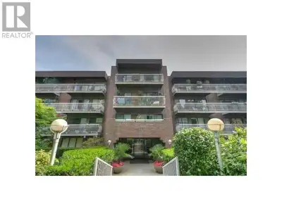 This is a fabulous studio in the heart of the West End. It is an east-facing unit with an extremely...