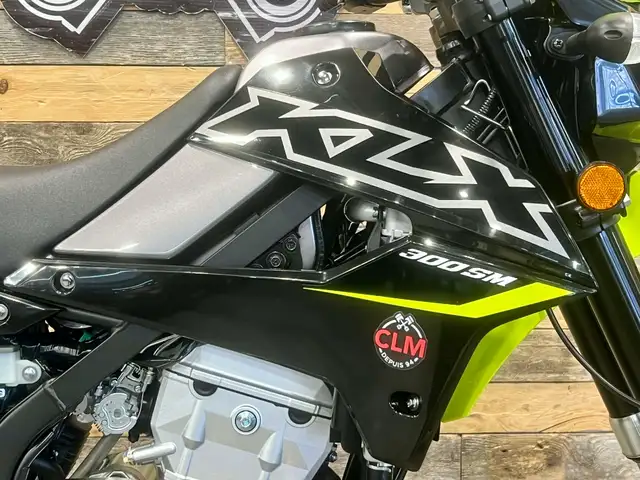 2023 Kawasaki KLX 300 SM - SUPER MOTARD + ONLY 8 KM + STREET LEG in Other in Ottawa - Image 14