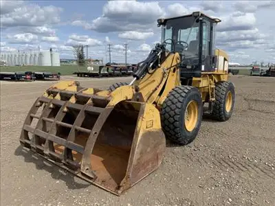 Hours: 17945 | Location: Grande Prairie, AB, CA | Operators Station: Cab w/o AC; Tires: 17.5 Tires;...