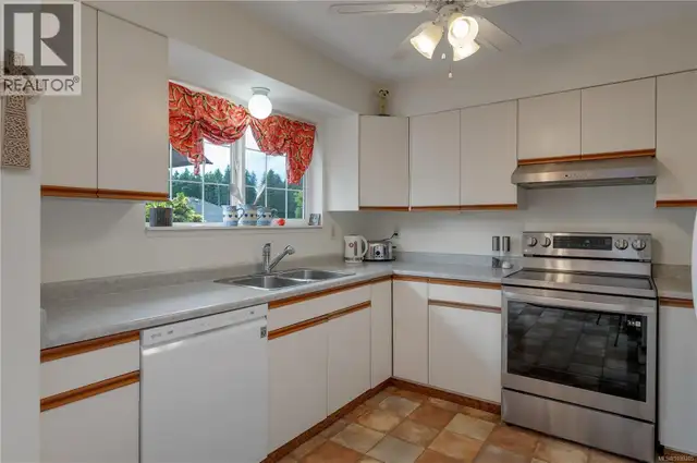 755 Kit Cres Campbell River, British Columbia in Houses for Sale in Campbell River - Image 12