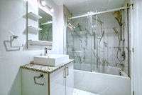 Renovated Akelius one bedroom apartment for rent. Located near Av. Barclay in the Cote-des-Neiges ne... (image 7)