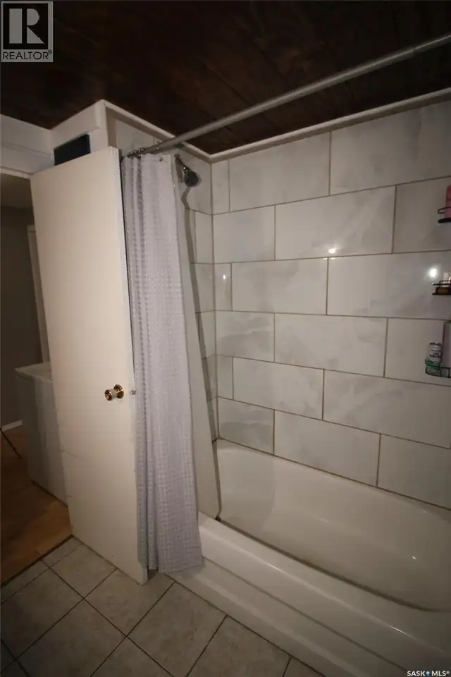 513-515 2nd AVENUE S Simmie, Saskatchewan in Houses for Sale in Swift Current - Image 18