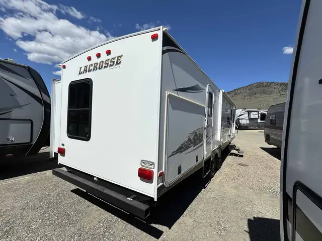 2013 ,Forest River,Lacrosse 318BHS in Travel Trailers & Campers in Kamloops - Image 4
