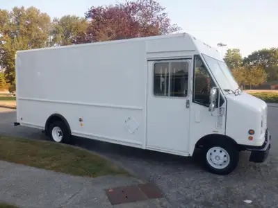 2006 Ford Econoline E-450 Utilimaster 16 Foot Step Van Rear Shelving 5.4L V8 2 door automatic RWD AM...