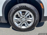 Experience the thrill of effortless driving with this 2022 Chevrolet Blazer LT, boasting a powerful... (image 8)