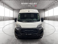 TRAILER SWAY CONTROL, ILLUMINATED ENTRY, REMOTE KEYLESS ENTRY, TRACTION CONTROL, ELECTRONIC STABILIT... (image 1)