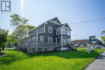 This rare 4 bedroom apartment is located on the bus road ( bus station just right at the corner of b...