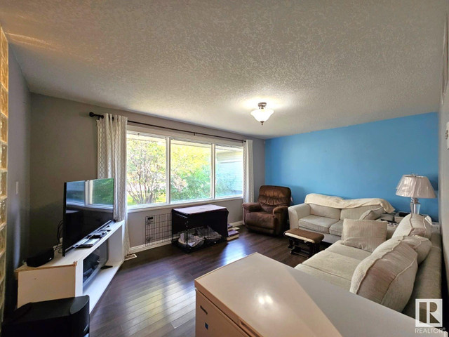 4847 54 AV Drayton Valley, Alberta in Houses for Sale in St. Albert - Image 4