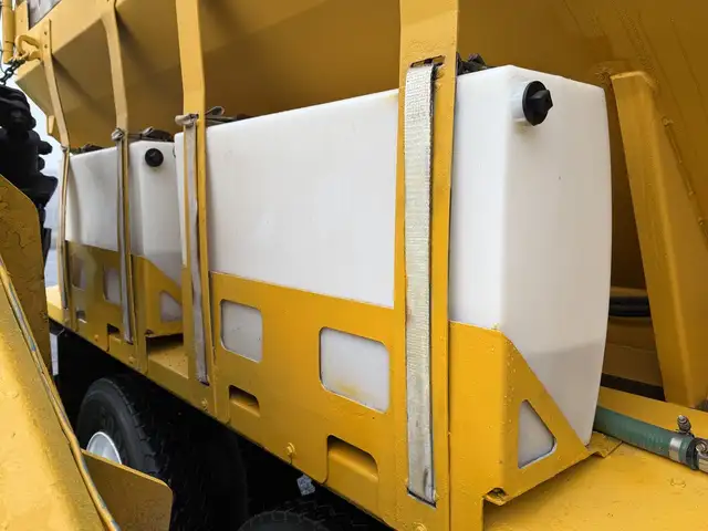 2016 International WorkStar 7400 14 Foot Dump Truck with 11 Foot in Heavy Trucks in Edmonton - Image 19