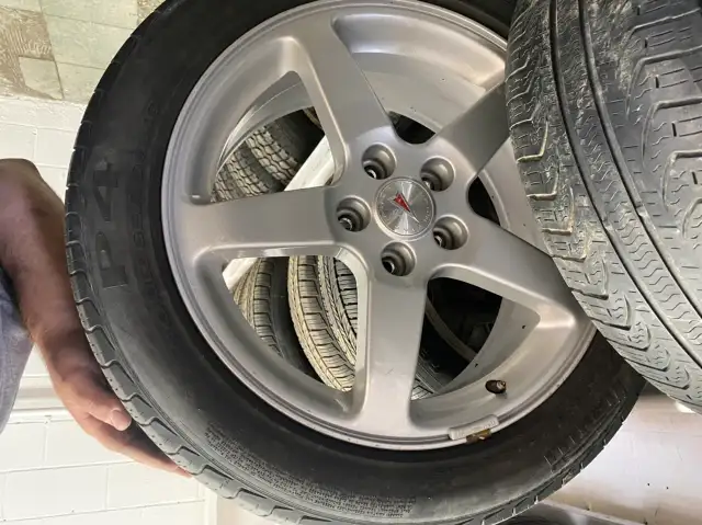 Pontiac 5 bolt Alloy 225/50/R17 All-Season Set in Tires & Rims in City of Toronto - Image 3