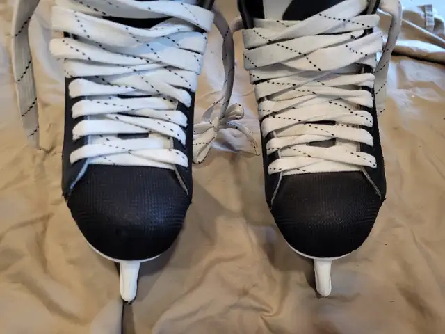 NEW Sher-wood 500 Hockey Skates. Size 7. in Other in Calgary - Image 3